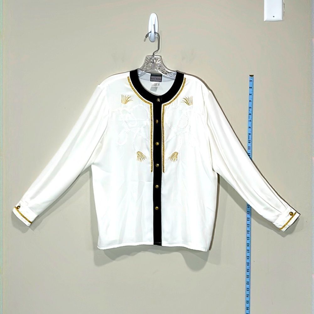 Beautiful White Bora Bora Button Up Ladies Dress Shirt. Size 12 (Large)